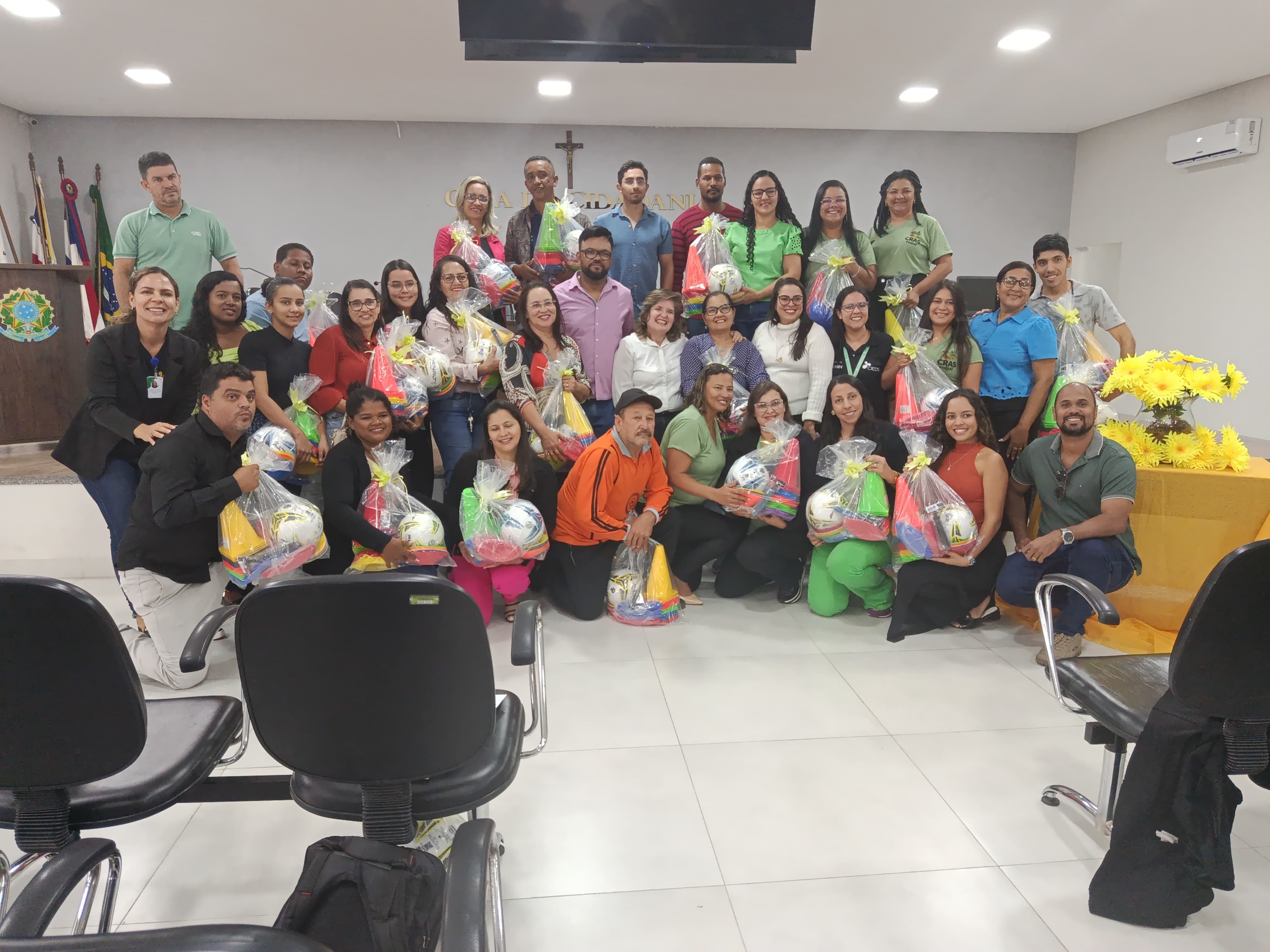 Projeto Viva a Cidadania promove entrega de kits esportivos em Pindaí com apoio da Bamin e Instituto Aliança