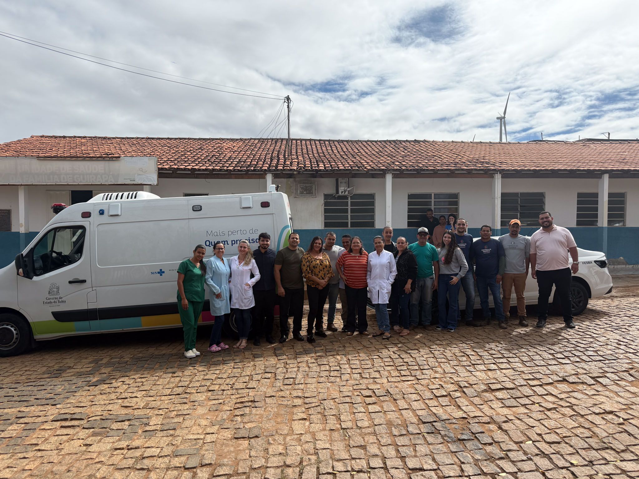 Prefeitura de Pindaí entrega nova ambulância para atender moradores de Guirapá