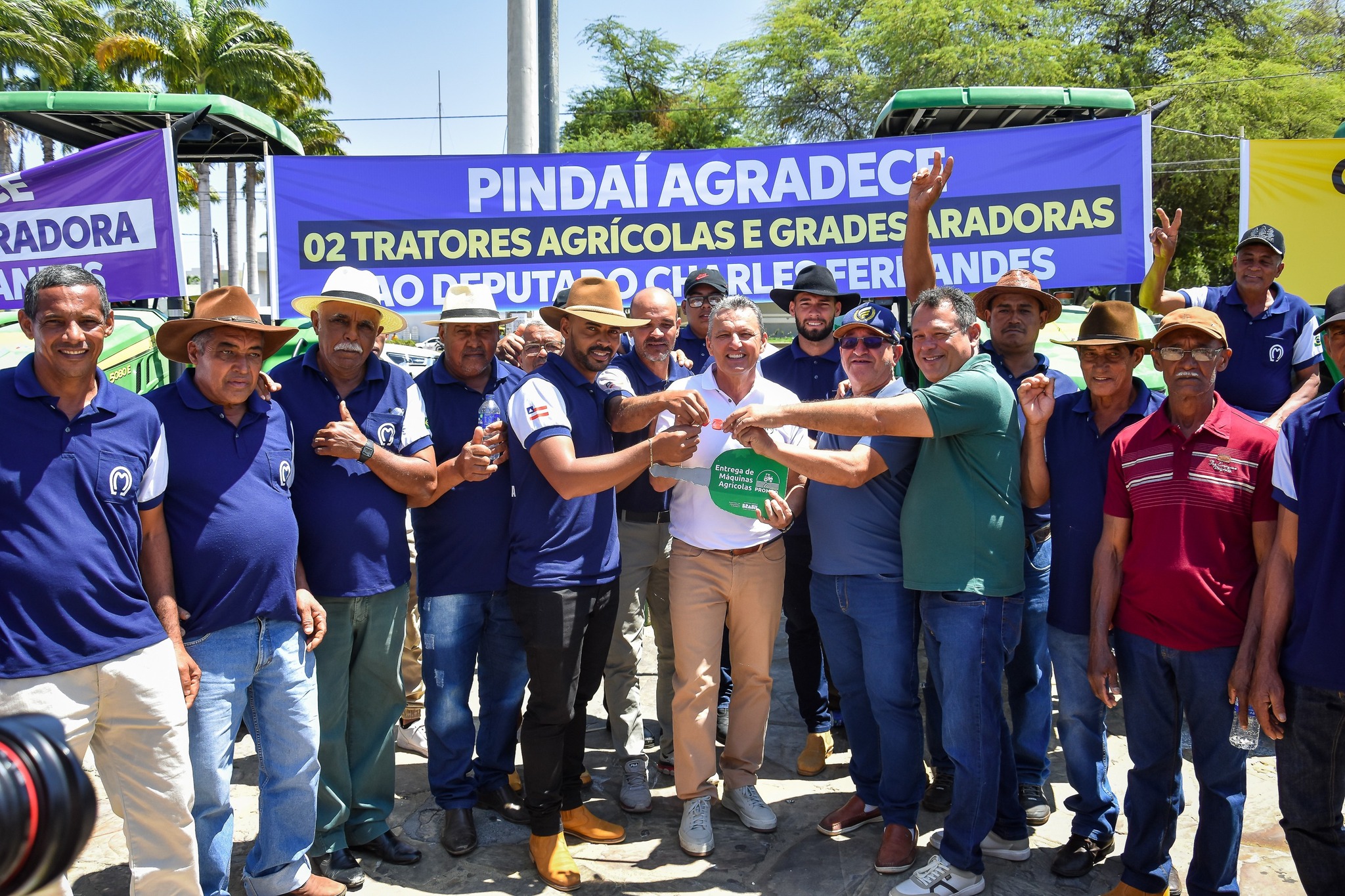 Pindaí é contemplada com dois tratores agrícolas para fortalecer a agricultura familiar