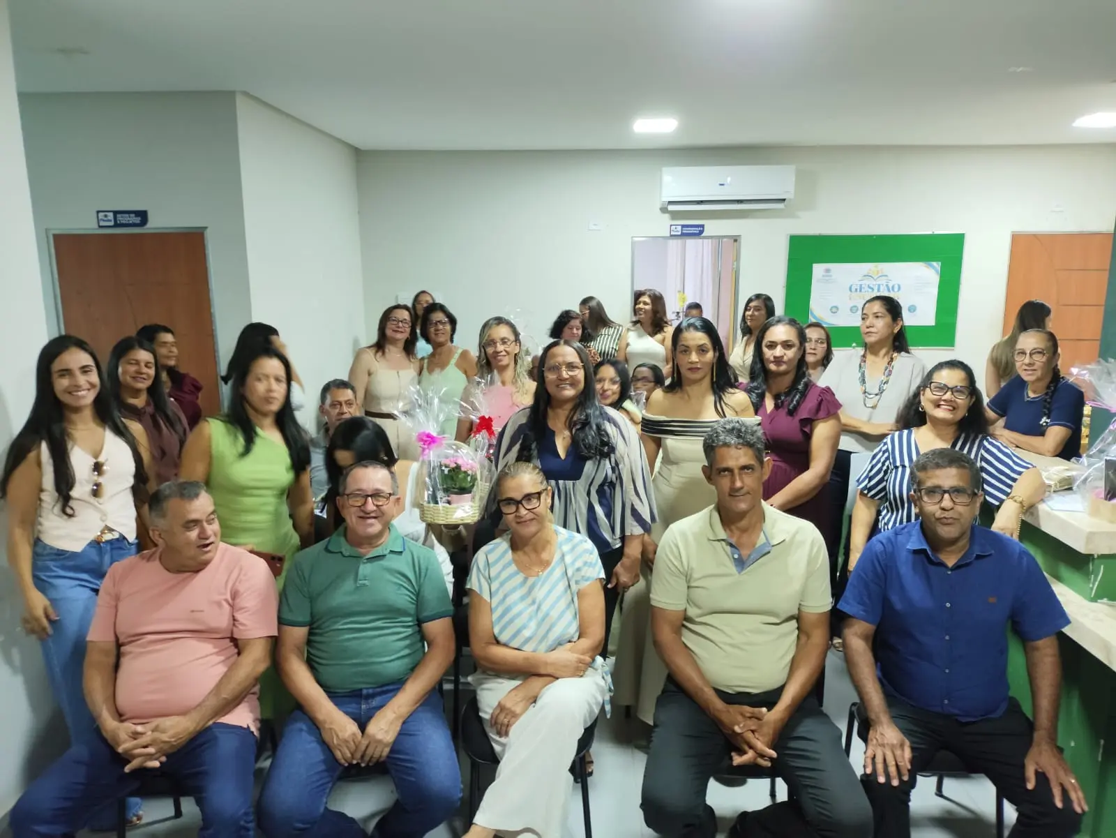 Diretores e vice-diretores da rede municipal de Pindaí tomam posse em solenidade